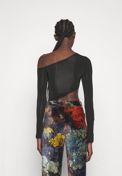 Materiel DIAGONAL CUT BODY - Trükipildiga T-särk - black