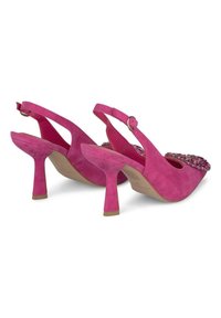 Zapatos de tacón de ante rosa con un frente decorativo de cuentas, puntera redondeada y tacón en forma de cono. Hebilla ajustable en la parte trasera.
