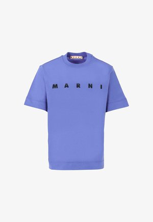 Kortebloemige t-shirt in lichtpaars katoen, met het woord "MARNI" in dikke zwarte letters over de voorkant, minimalistisch ontwerp.