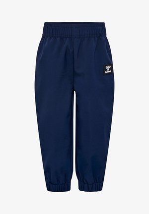 Marineblau tapered Jogginghosen mit elastischem Bund, elastischen Bündchen und einem kleinen schwarzen Logopatch auf der linken Seite. Glatte Stofftextur.