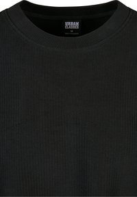 Pull noir côtelé à col rond avec étiquette de la marque Urban Classics indiquant taille M.