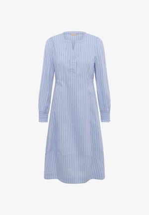 Kék csíkos ruha hosszú ujjakkal, gombos elejjel és összegyűrt mandzsettával. Könnyű anyagból készült, függőleges csíkokkal és oldalzsebekkel.