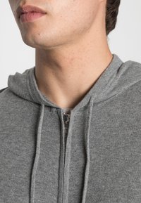 Jack & Jones JJEEMIL CARDIGAN - Casaco de malha - grey melange