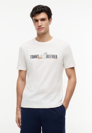 Tommy Hilfiger SUMMER CHEST GRAPHIC - Μπλουζάκι με στάμπα - ivory petal