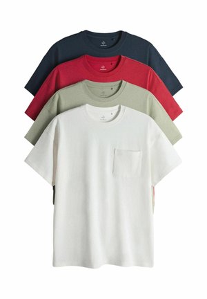 Vier kurzärmelige Rundhals-T-Shirts in Marineblau, Rot, Hellgrün und Weiß, wobei das weiße T-Shirt eine Brusttasche hat.