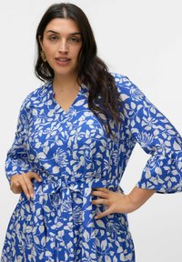 Vero Moda Curve Robe de jour - dazzling blue