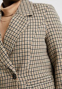 Vero Moda Curve Klassisk frakke - brown