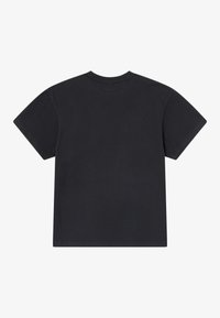 Fekete, rövid ujjú póló, laza fazon, pamut anyag, kerek nyakú, grafikai minták nélkül, tiszta, egyszerű vonalakkal és minimalista dizájnnal.