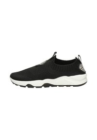 Zwarte sneaker met een gebreide bovenkant, instapontwerp, textielstof en een witte rubberen zool. Bevat een logo-accent aan de zijkant.
