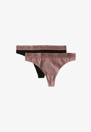 Dwie pary stringów: jedna czarna i jedna mauve, wykonane z miękkiej tkaniny o gładkiej fakturze, z elastycznym paskiem z logo.