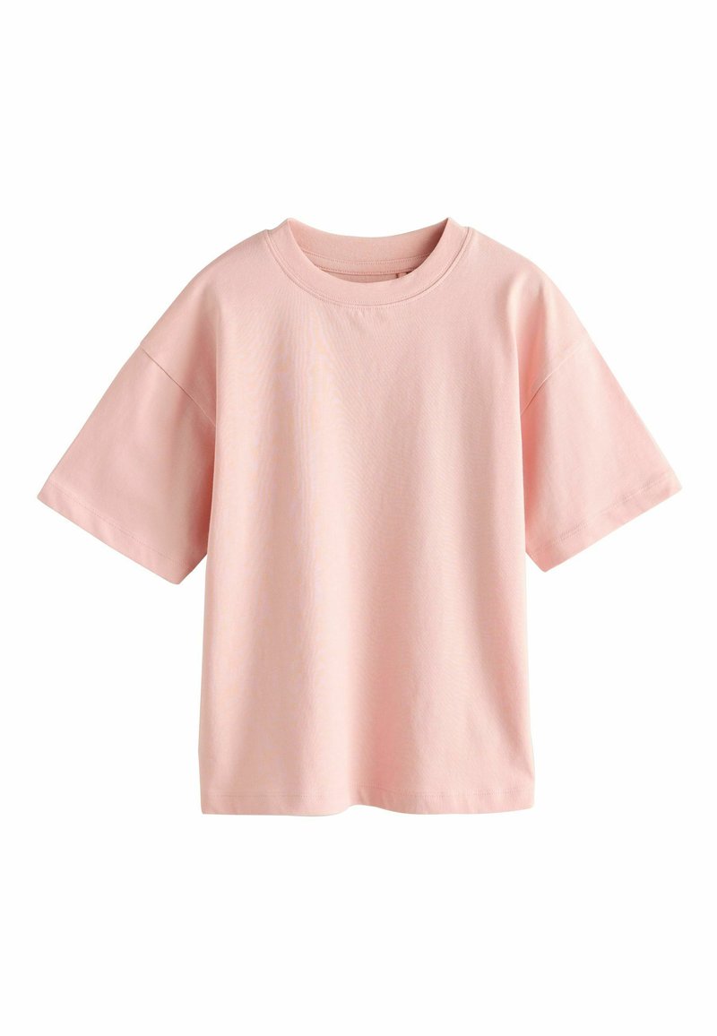 T-shirt en coton rose clair avec col rond, manches courtes et coupe décontractée. Texture lisse sans motifs ni accents visibles.