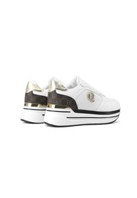 Sneakers platform bianchi con accenti neri, tacco metallico dorato e pannello laterale rigato marrone con dettagli del logo. Texture liscia.