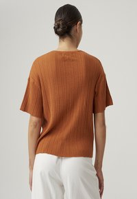 THE FATED ZIMMY - Basic T-shirt - burnt orange