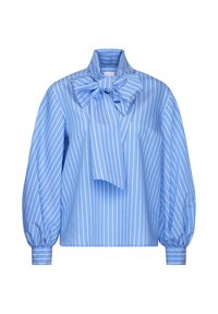 Blouse bleu clair à rayures verticales blanches, manches longues bouffantes, et un grand nœud noué au col montant.