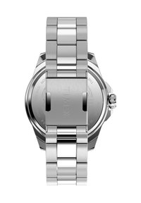 Montre en acier inoxydable argenté avec un bracelet texturé, un boîtier rond et une finition polie. Comprend un fermoir avec un logo gravé.