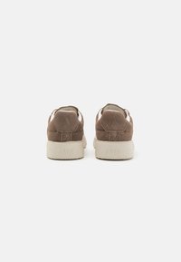 ARKK Copenhagen Baskets basses - brown