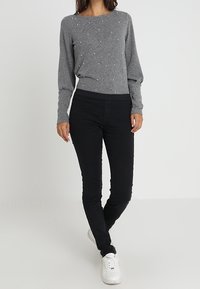 More & More Sweter