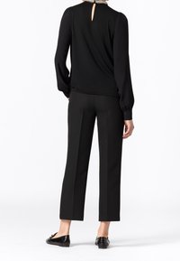 HALLHUBER Blus - black