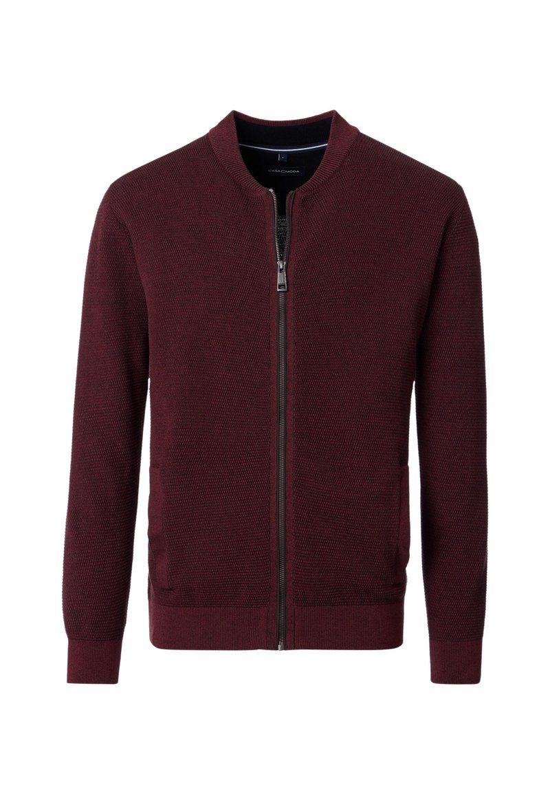 Burgundy zip-up tröja med strukturerad tyg, ribbade ärmslut och två sidofickor. Enkelt mönster med rund halsringning och inga mönster.