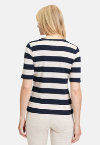 Betty Barclay Print T-shirt - dark blue beige
