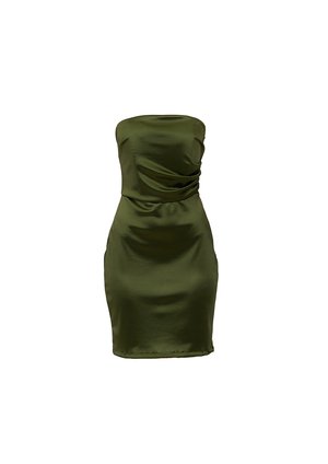 Μίνι φόρεμα σε λαδί πράσινο, χωρίς τιράντες, από λείο σατέν. Διαθέτει λεπτομέρειες με πτυχώσεις στο μπούστο και εφαρμοστή σιλουέτα. Χωρίς ορατά κλεισίματα.