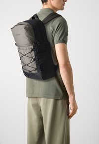 Doughnut HYPATIA UNISEX Rucksack dark grey Zalando