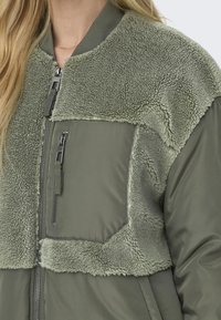 ONLY Giubbotto Bomber - tea leaf