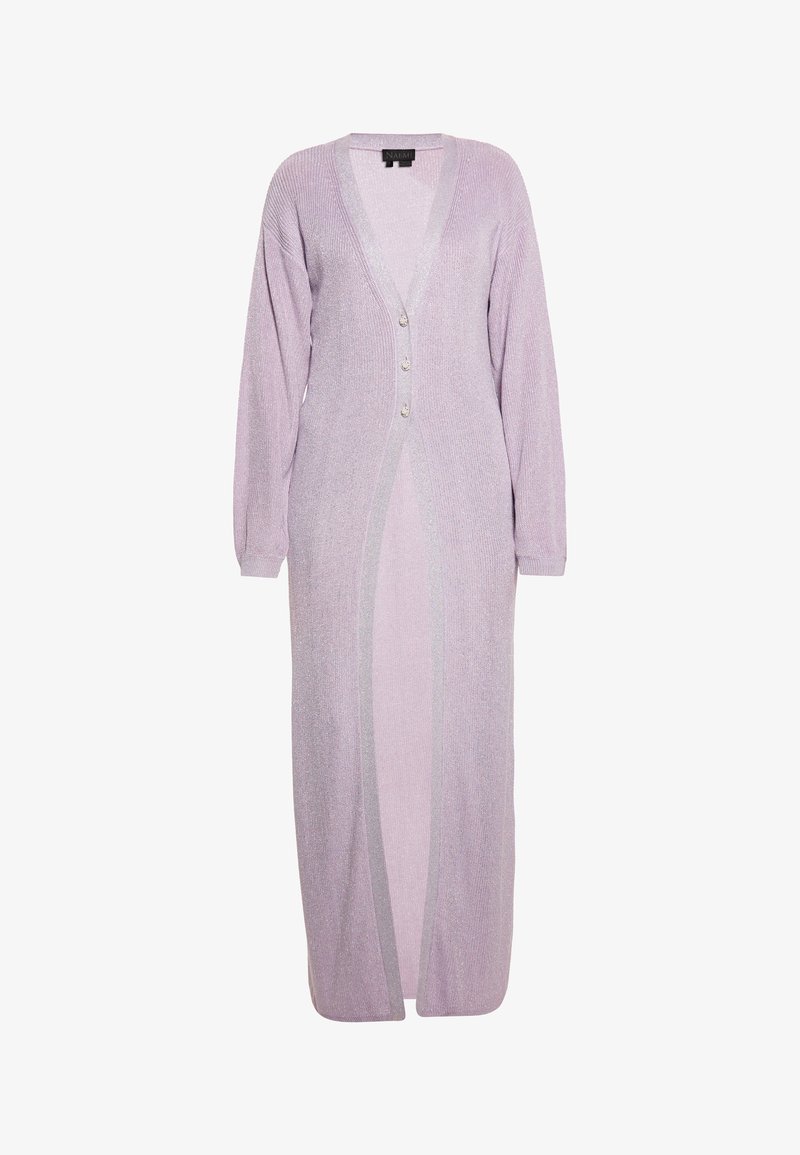 Hosszú levendula színű kardigán, texturált kötött anyagból, mély V-nyakkal, hosszú ujjakra és három gombbal az elején.