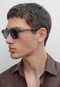 Thumbnail Image 4