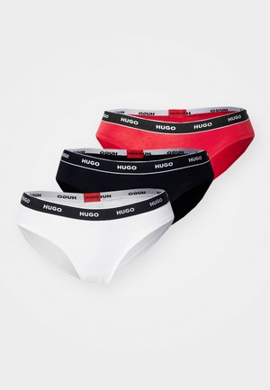 Tres pares de bragas para mujer en blanco, rojo y negro. Cada uno presenta un color sólido con una cinturilla elástica negra etiquetada como "HUGO."