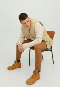 Jack & Jones JJIGORDON JJNEWSOFT NOOS - Pantalones deportivos - otter