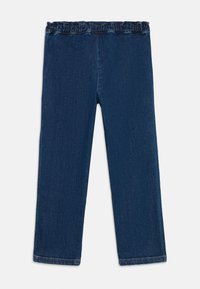 Pantalones de mezclilla en azul oscuro con cinturilla elástica. Diseño de pierna recta con una textura suave y detalles de costura mínimos.