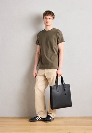 EXCLUSIVE 2 PACK - T-shirt basique - black/olive
