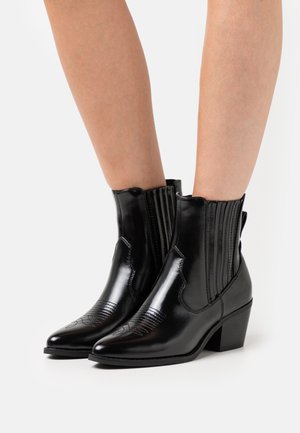 ONLTOBY - Cowboy/biker ankle boot - black