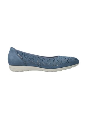 Chaussure plate perforée bleue avec semelle blanche, bout arrondi et petit talon, conçue pour un usage décontracté et le confort.