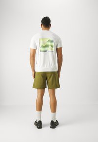 The North Face Kratke hlače za zunaj - forest olive