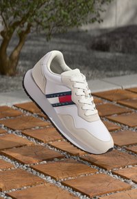 Non selezionato, white