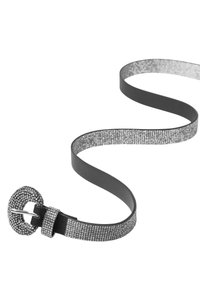 Czarny pasek o teksturowanym wykończeniu, z cekinowym srebrnym akcentem wzdłuż paska oraz okrągłą klamrą wysadzaną cyrkoniami.