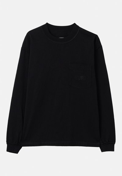 Must mustav T-särk, pikad varrukad, 100% puuvill, ümar kaelus, vasakul rinnal tasku ja elastsed varrukad. Minimalistlik disain ilma mustrite ja kaunistusteta.