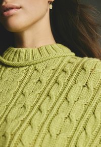 Next PREMIUM CABLE - Svetrík - green lime