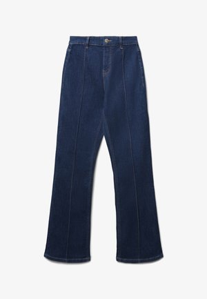 Jeans in denim blu scuro con taglio dritto, caratterizzati da dettagli di cucitura verticale e una vita classica con chiusura a bottone.