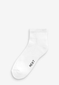 Fehér boka zokni bordázott szegéllyel, a lábujj közelében fekete betűkkel a "NEXT" felirattal fehér háttéren.