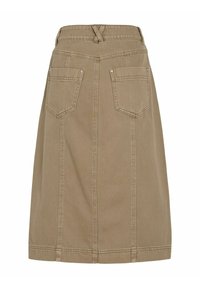 Falda de mezclilla color caqui con cintura ajustada, diseño acampanado, dos bolsillos traseros, costuras visibles y una textura suave.
