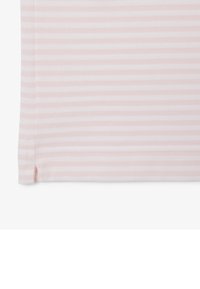 Tessuto a righe in un morbido rosa e bianco, con una texture liscia e uno spacco laterale all'orlo per facilitare i movimenti.