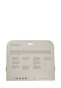 Light beige cardboard packaging for a children's dinner set, featuring multicolored text in multiple languages and star accents along the top.