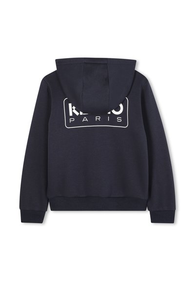 Navy hooded sweatshirt met een grote witte "KIDSO PARIS" print op de achterkant en ribgebreide manchetten en zoom. Gemaakt van zachte textielmaterialen.
