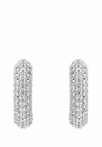 Silvriga hoopörhängen med en texturerad yta, prydda med små, rundade detaljer och en avlång oval form.