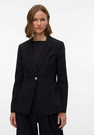 Blazer nero con una vestibilità sartoriale, chiusura a un bottone con un'accentuazione metallica, rever affilati e maniche lunghe. Tessuto a trama liscia.