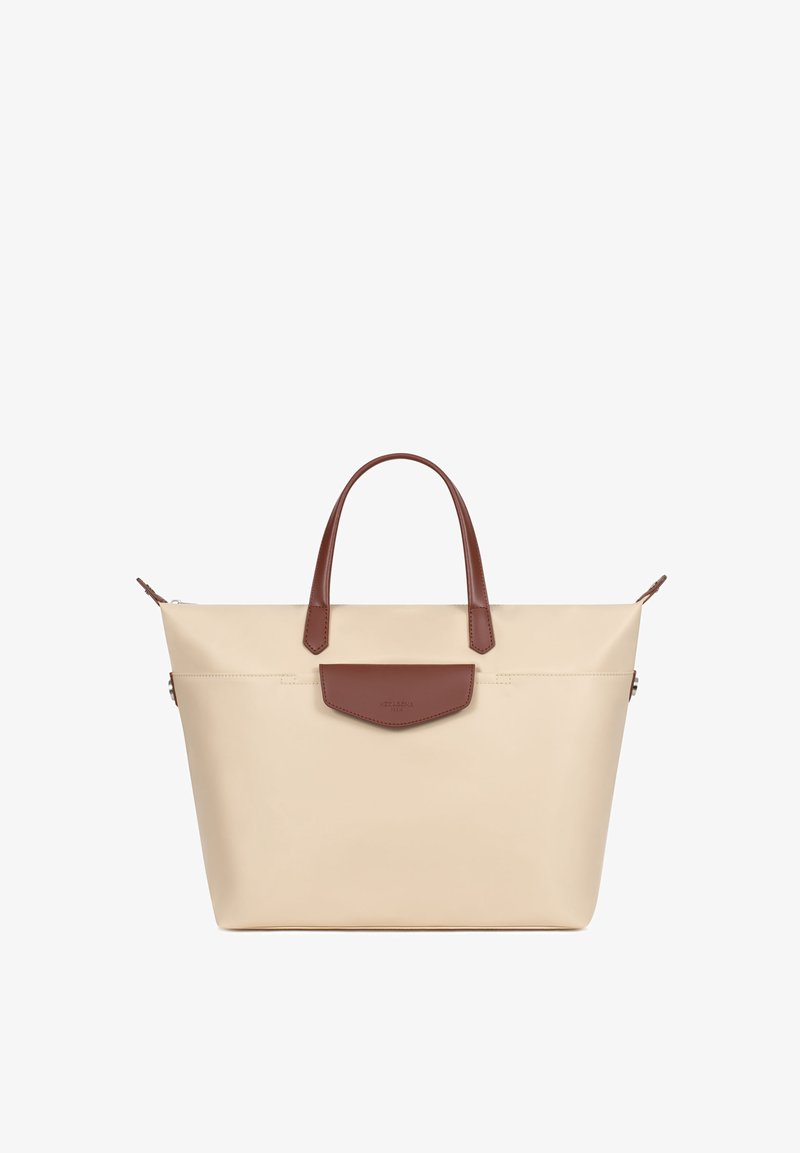 Borsa shopper beige con manici in pelle marrone e tasca frontale con patta, forma rettangolare, texture liscia e chiusura superiore con cerniera.