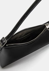 PULL&BEAR Handtas - black
